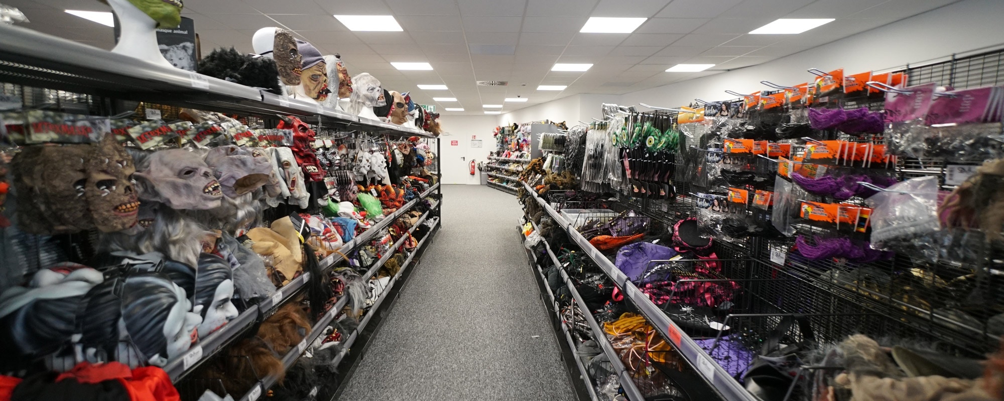 Deiters KostÃ¼mladen in Leverkusen Innenansicht Accessoires