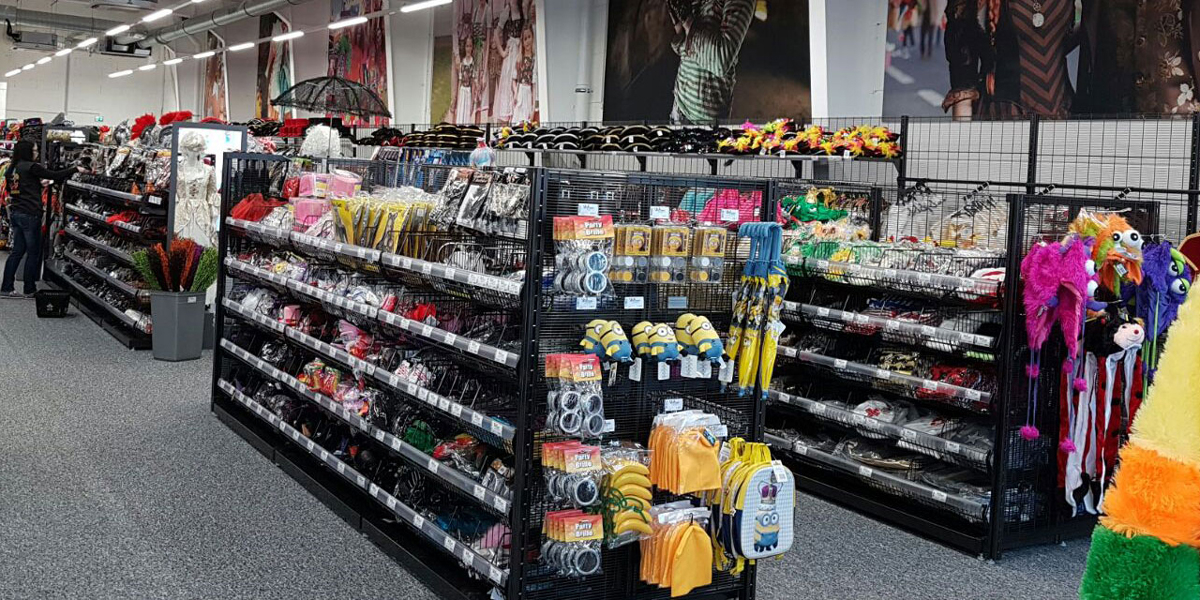 Deiters KostÃ¼mladen in KÃ¶ln-Godorf Innenansicht Accessoires