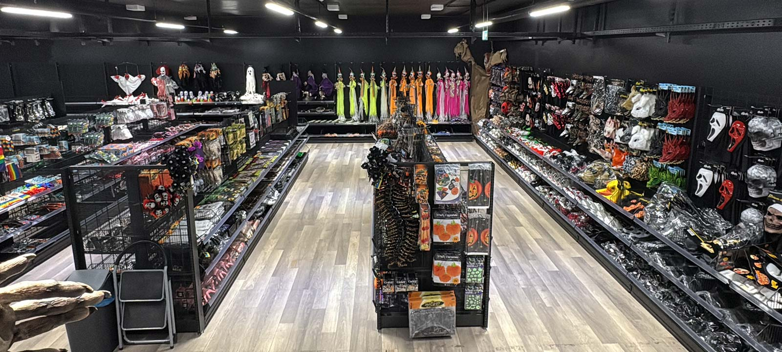 Deiters Leipzig KostÃ¼mgeschÃ¤ft Innen Halloween Accessoires