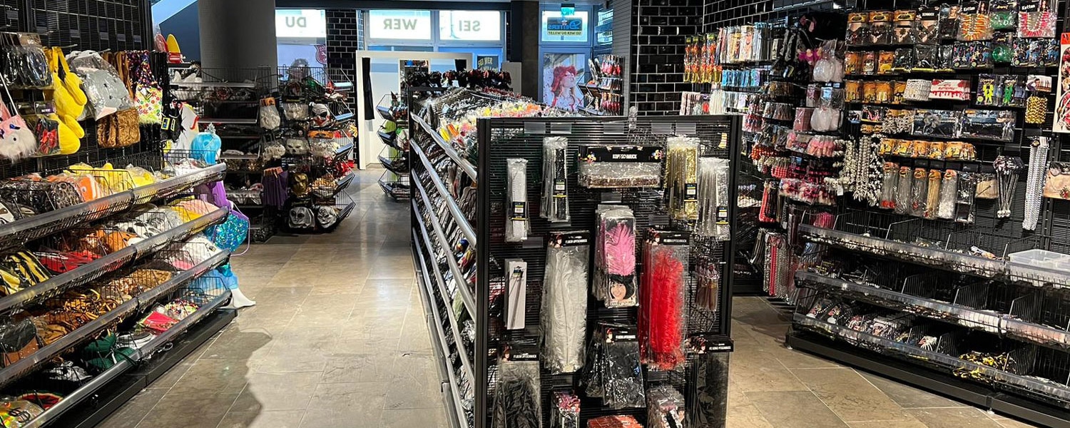 Deiters KostÃ¼mladen in Essen Innenansicht Accessoires