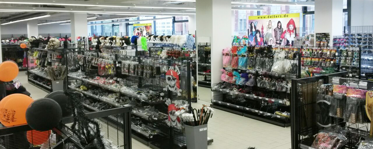 Deiters KostÃ¼mgeschÃ¤ft in Berlin Innenansicht Accessoires