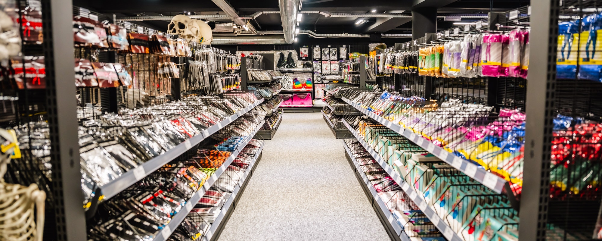 Deiters KostÃ¼mladen in KÃ¶ln Hohenstaufenring Innenansicht Accessoires