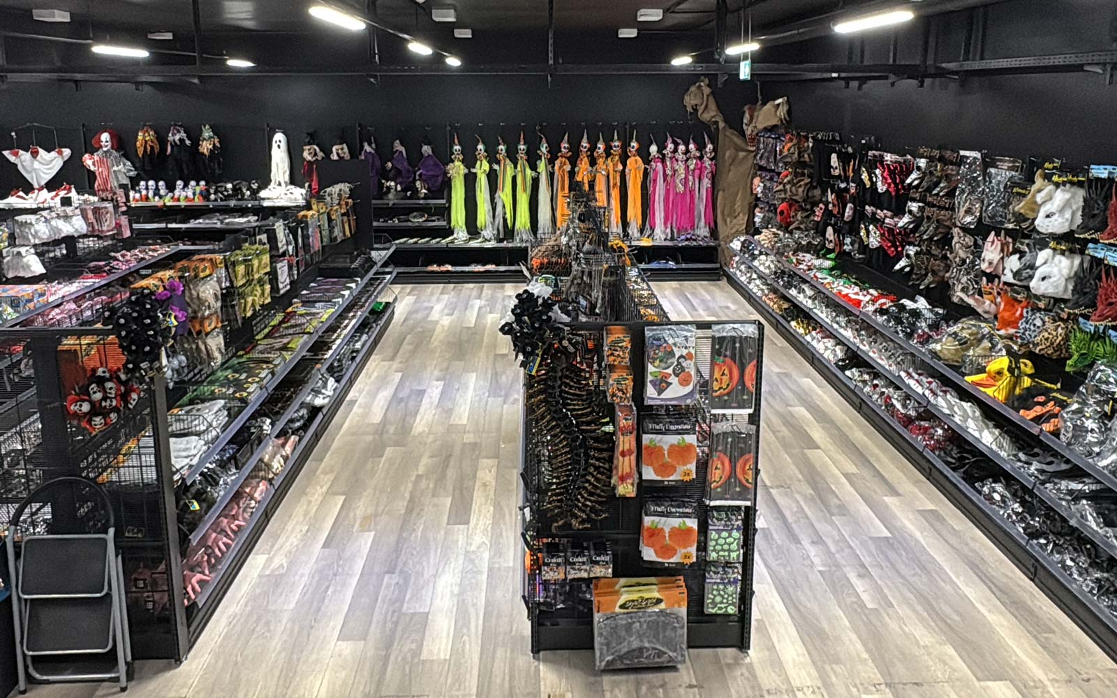 Deiters Leipzig KostÃ¼mgeschÃ¤ft Innen Halloween Accessoires