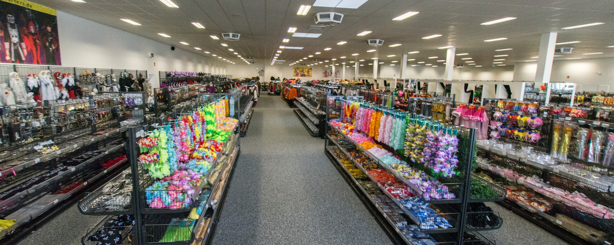 Deiters KostÃ¼mgeschÃ¤ft in MÃ¼lheim-KÃ¤rlich Innenansicht Accessoires