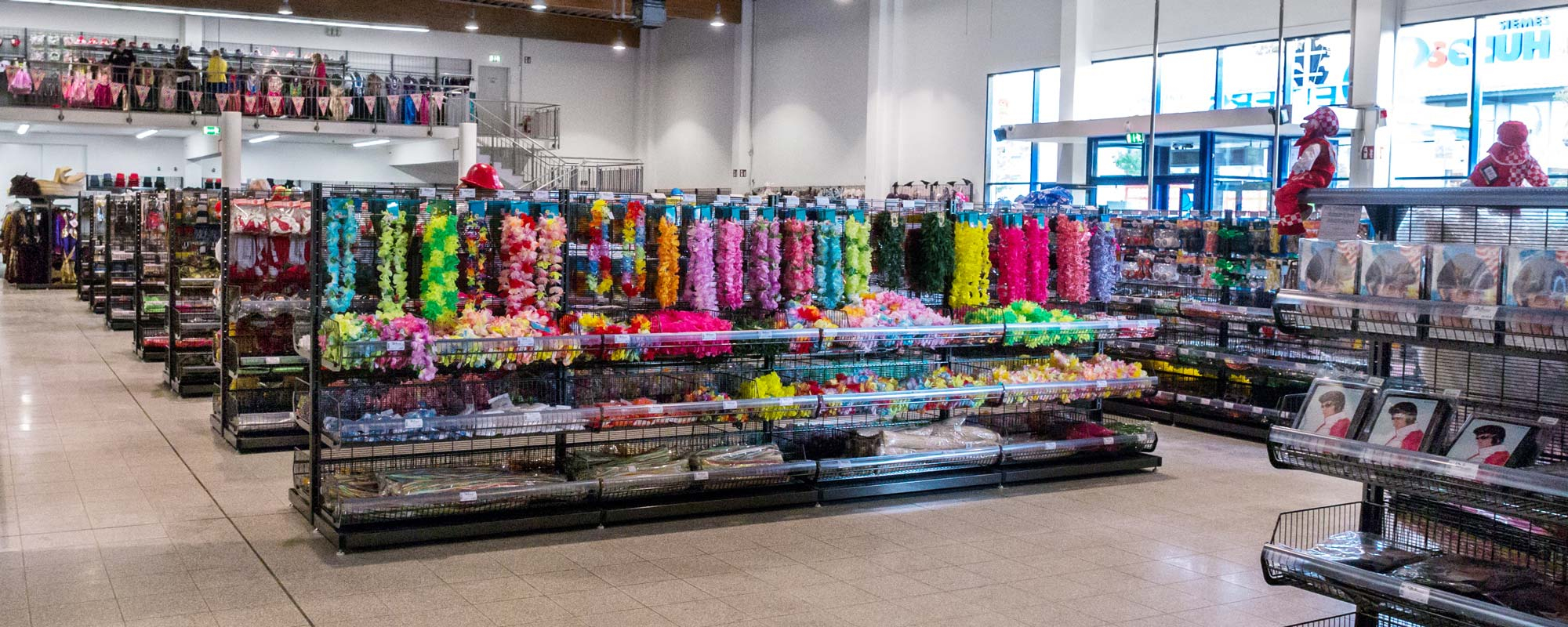 Deiters KostÃ¼mladen in Wiesbaden Innenansicht Accessoires