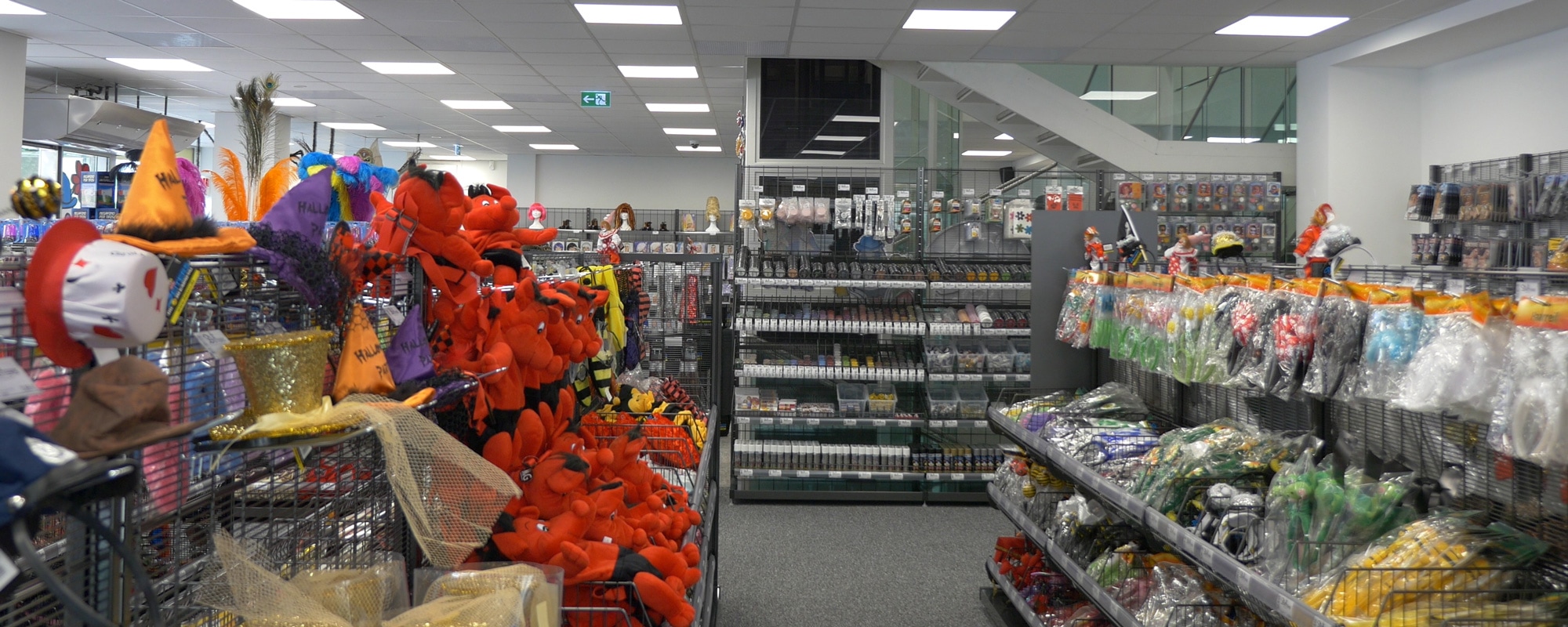 Deiters KostÃ¼mladen in Stuttgart Innenansicht Accessoires