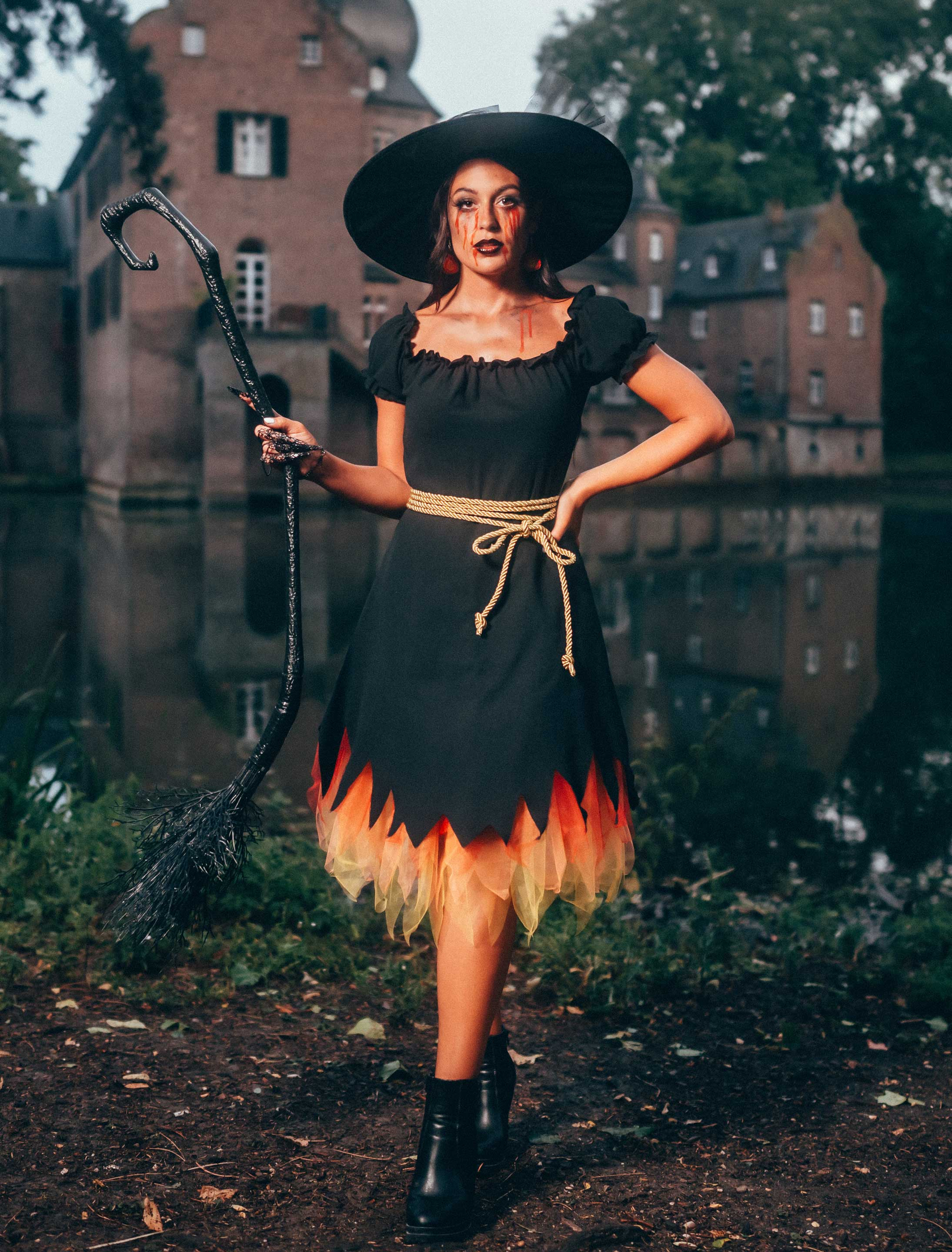 Kleid brennende Hexe